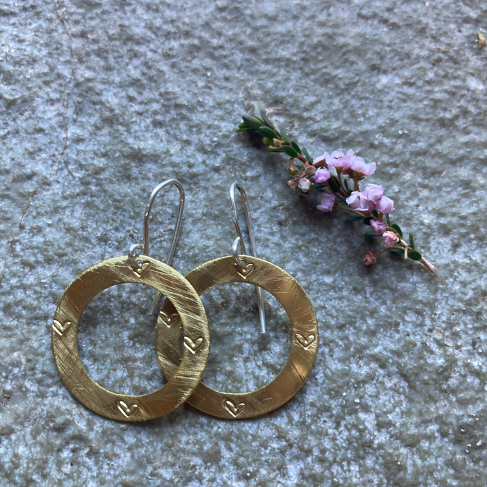 Heart Circle Earrings Brass)